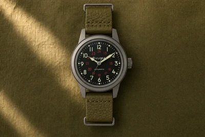 Bulova Hack de mostrador preto e correia de couro sobre lona verde