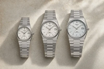 Tissot PRX em três tamanhos alinhados sobre superfície clara